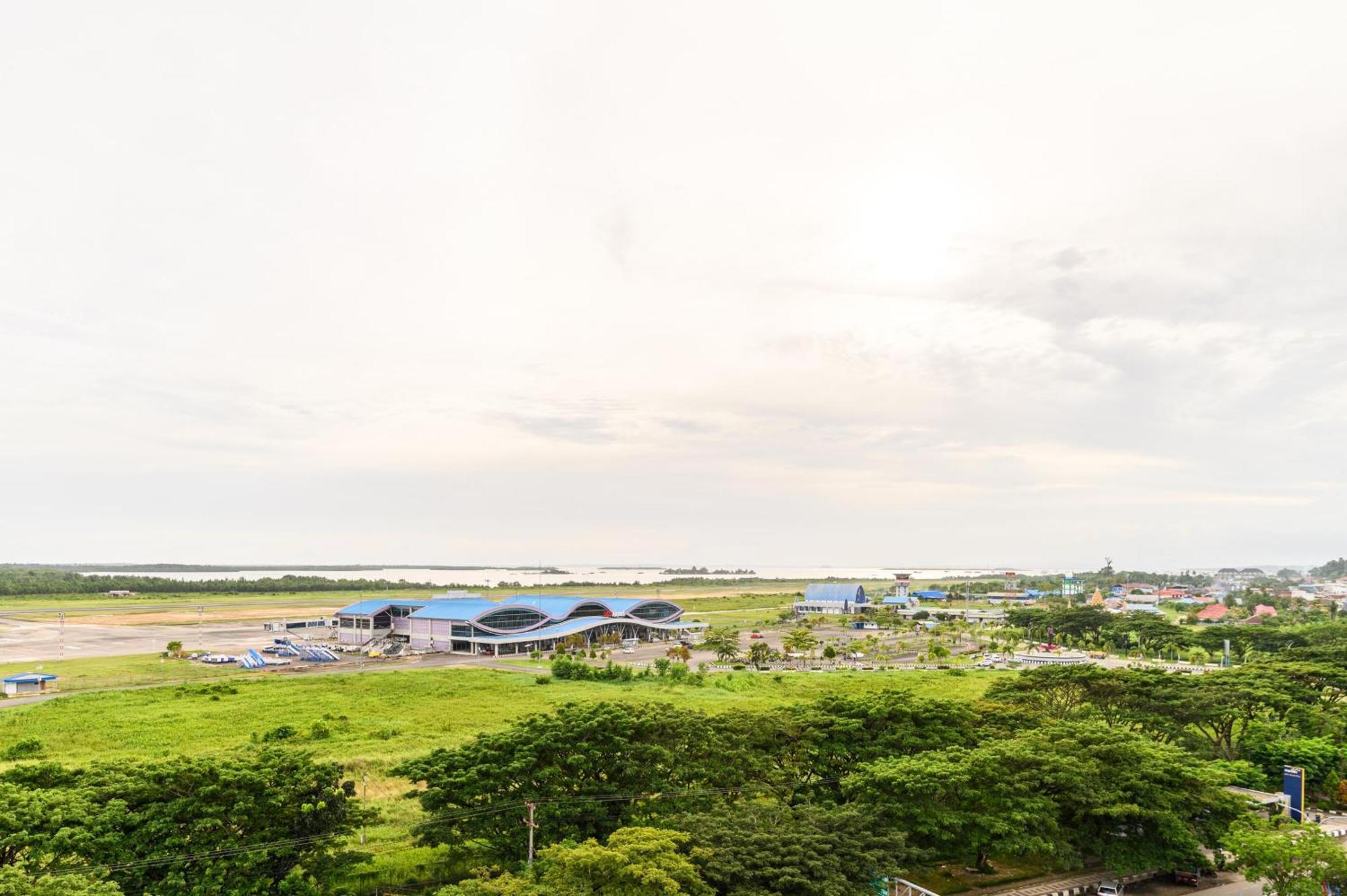 Aston Sorong Hotel & Conference Center Extérieur photo